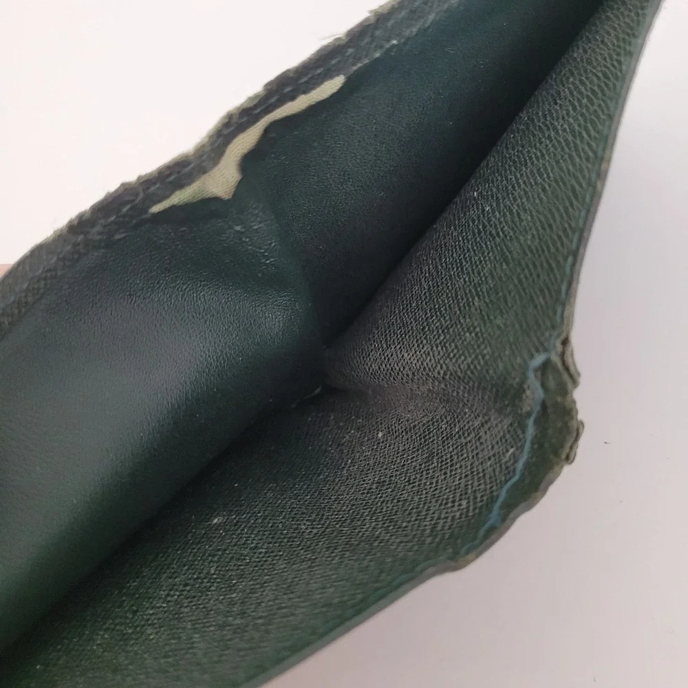 Louis Vuitton Taiga Bifold Wallet Green Leather MI0071 Mens Vintage